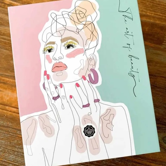 Glossybox Limited Edition ‘The Art Of Beauty’ Keepsake Storage Box - Picture 4 of 7